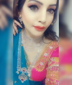 Diksha Panth Instagram - It’s ok to be a little obsessed with jewellery♥️ Jewellery : @malabargoldanddiamonds 
Outfit : @arka_by_divya_kanigalupula