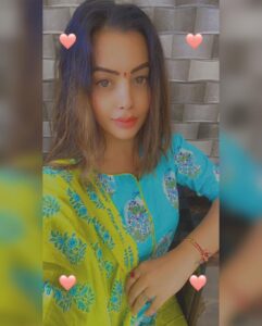Diksha Panth Instagram - A strong soul with soft heart☺️ swipe left 👈 #love #peace #loyalty #berealbetrue #deekshapanth