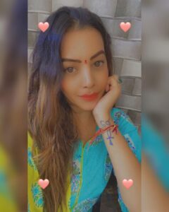 Diksha Panth Instagram - A strong soul with soft heart☺️ swipe left 👈 #love #peace #loyalty #berealbetrue #deekshapanth