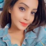 Diksha Panth Instagram - Be happy and a reason will come along😊 #love #peace #loyalty #berealbetrue #deekshapanth #quarantineselfie
