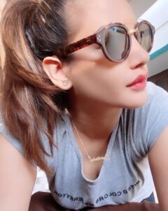 Diksha Panth Instagram - Pain shapes a women into warrior 😎 #love #peace #loyalty #berealbetrue #deekshapanth #randomselfie