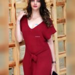 Diksha Panth Instagram - A girl should be like a butterfly, pretty to see and hard to catch 😉 MUA : @sareo_mua #love #peace #loyalty #berealbetrue #deekshapanth