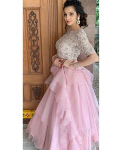 Diksha Panth Instagram - It takes grace to remain kind in cruel situations 🙂 #love #peace #loyalty #berealbetrue #deekshapanth 
Outfit : @arka_by_divya_kanigalupula