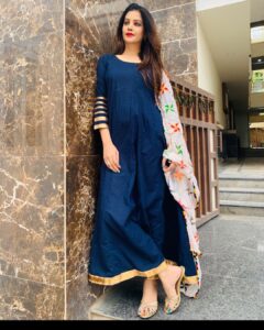 Diksha Panth Instagram - Be such a good soul that people crave your vibes✌️ #love #peace #loyalty  #berealbetrue #deekshapanth