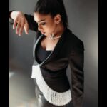Dushara Vijayan Instagram - Shot by : @thememoryboat and team Makeup Artist : @renuka_mua Hair stylist : @puii_c_ammy Assistance : @prasanthpowar #styleinspo #style #fashion #black #sassy #whatiwear #stylestatement