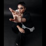 Dushara Vijayan Instagram - Shot by : @thememoryboat and team Makeup Artist : @renuka_mua Hair stylist : @puii_c_ammy Assistance : @prasanthpowar #styleinspo #style #fashion #black #sassy #whatiwear #stylestatement