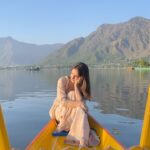 Elli AvrRam Instagram - #grateful Another dream come true❤️ What’s life if we don’t dream? And what’s life if we don’t go for our dreams? Small or big, doesn’t matter, but I do believe dreaming, keeps the heart alive🙏 #keepdreaming #stayalive #india #kashmir #srinagar #elliavrram #yourstruly #indiawithelli