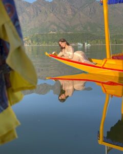 Elli AvrRam Instagram - #grateful Another dream come true❤️ What’s life if we don’t dream? And what’s life if we don’t go for our dreams? Small or big, doesn’t matter, but I do believe dreaming, keeps the heart alive🙏

#keepdreaming #stayalive #india #kashmir #srinagar #elliavrram #yourstruly #indiawithelli