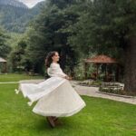 Elli AvrRam Instagram - For the love of Flowers and Serenity🍃🌸 Thank you Pahalgam. #traveldiaries #pahalgam #kashmir #heavenonearth #paradise #serenity #india #thankyou #elliavrram #yourstruly #indiawithelli Pahalgam Kashmir