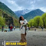 Elli AvrRam Instagram - Pahalgam is pure LOVE❤️🍃🕊️ Full Episode link in my BIO. @curly.tales #IndiaWithElli #traveldiaries #india #love #ElliAvrRam #yourstruly Pahalgam Kashmir