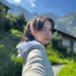 Elli AvrRam Instagram - This❤️ Stay tuned, for there’s more to it. #elliavrram #yourstruly #mountains #nature #lover #incredibleindia