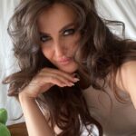 Elli AvrRam Instagram - Holi ki Shubhkamnaye! (Photo dump) of a girl who was awake for 26 hours🦦… #happyholi #india #photodump #elliavrram #yourstruly #hi