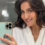 Elli AvrRam Instagram - Felt cute. Took few Bathroom Selfies. Thought I’ll share it. So hi📱🧿🦦 #ElliAvrRam #yourstruly #bathroomselfie