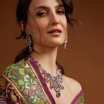 Elli AvrRam Instagram - Let’s fly together into the ‘Dream World’🦩✨ What say? Presenting @fablookmagazine new year’s special edition. Wearing this saree from @bandhanitraditionbyahasan and jewels from @jewelartic Editor & Founder @milliarora7777 @ankkit.chadha2222 Styled by @milliarora7777 @mitushigupta Mua @omkarvardam Hair @Swapnil_makeupnhair Belt @deebaco_official Shot by @nikhilshenoyphoto Coordinated by @nadiiaamalik