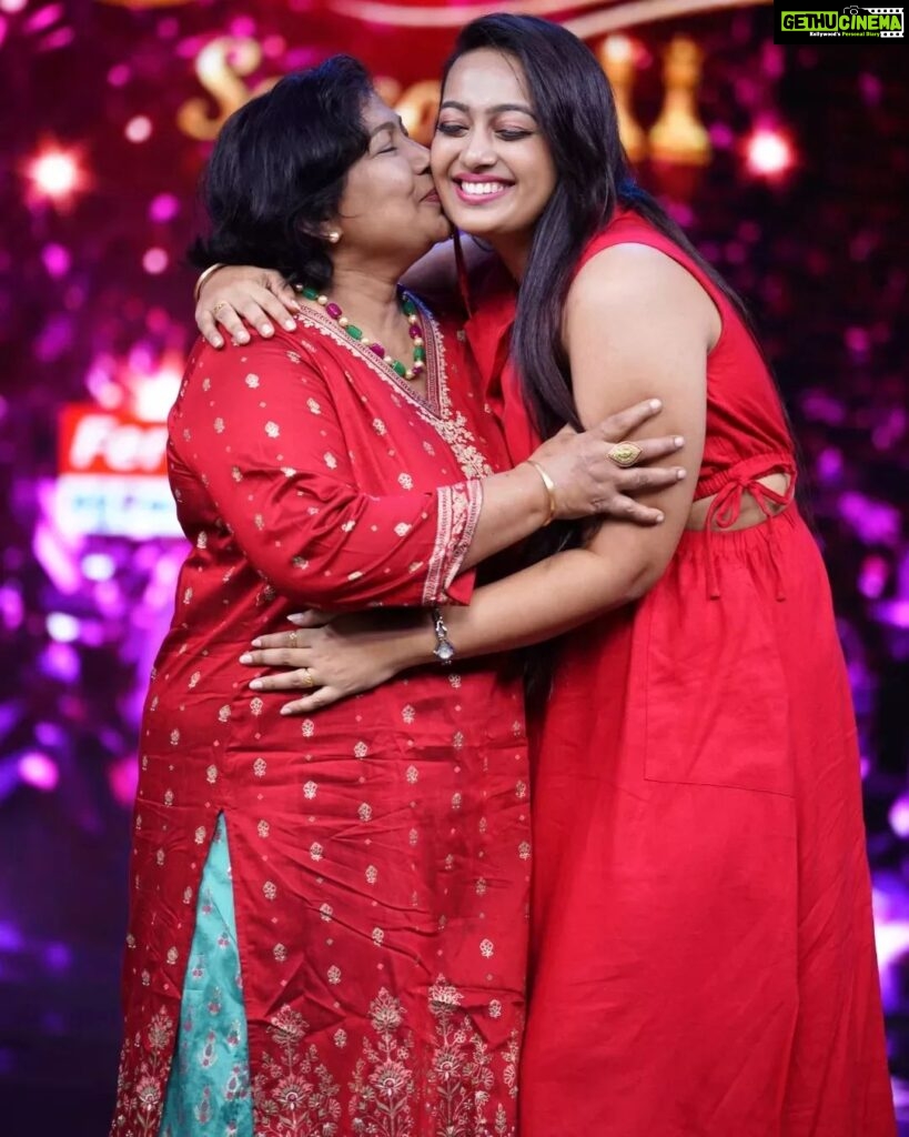 Ester Noronha Instagram - My mother was my role model before I even knew what that word was. My mother is the reason I believe God exists! And I'm forever grateful to God for giving her to me. ❤ For: Super Queens Season-2 Episode-6 @zeetelugu @zee5telugu @zee5 Costume : @clothingpallet.in Stylist : @spoorthi._rao PC : @paulino_pictures #superqueens #season2 #superqueen #queen #mother #mymother #myrolemodel #Godexists #Godisgreat #ibelieveingod #forevergrateful #grateful #thankful #blessed #mothersday #special #happiness #fulfillment #joy #peace #laughter #blessings #thankyouJesus #thankyouGod #Godbless #muchlove Hyderabad