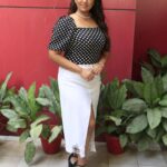 Ester Noronha Instagram - Elegance must be the right combination of Distinction, Naturalness, Care and Simplicity...🖤 MUA : @pawar3496 #aboutyesterday #rangbharebaadalse #hindimovie #pressmeet #mumbai #nofilter #hairstyle #makeup #costume #smile #elegance #distinction #naturalness #care #simplicity #combination #balance #blackandwhite #retrostyle #grateful #blessed #thankyou #thankyouJesus #thankyouGod #Godbless #muchlove Andheri,Mumbai