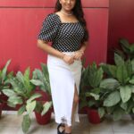 Ester Noronha Instagram - Elegance must be the right combination of Distinction, Naturalness, Care and Simplicity...🖤 MUA : @pawar3496 #aboutyesterday #rangbharebaadalse #hindimovie #pressmeet #mumbai #nofilter #hairstyle #makeup #costume #smile #elegance #distinction #naturalness #care #simplicity #combination #balance #blackandwhite #retrostyle #grateful #blessed #thankyou #thankyouJesus #thankyouGod #Godbless #muchlove Andheri,Mumbai