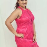 Ester Noronha Instagram - I'm NOT here to FIT IN. I'm here to STAND OUT. 😉👸🏻 For : THE VACANT HOUSE First Pressmeet Designer : @lukeevsdesignsgoa MUA : @oushk_makeovers Hairstylist : @glamupby_shwethagowda #thevacanthouse #janetnoronhaproductions #esternoronha #mydebut #director #musicdirector #debut #myfirst #firsts #kannada #konkani #telugu #multilingual #movie #gearingup #gettingready #comingsoon #Godbless #muchlove SRV Theater