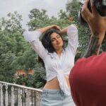 Faria Abdullah Instagram - Some BTS before we get down to it 🔥 Beautiful vibes with team @pranav.foto @uztheartist @hairbyrajabali @aishwarya128 @kausarsultana3007