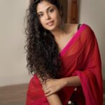 Faria Abdullah Instagram - Going Live on Instagram this Friday 9pm, let’s chat about upcoming stuff and tell me how your week was💕 Styled by @officialanahita Saree: @cyynosurepune Photo: @sachinbharadwaj