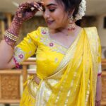 Farina Azad Instagram – Haldi day 💛
Outfit @ms_design_official 
Jewellery @new_ideas_fashions 
MUA and hairdo @glittersbytabbu 

#weddingseries #venbastyling #venba #vijaytv