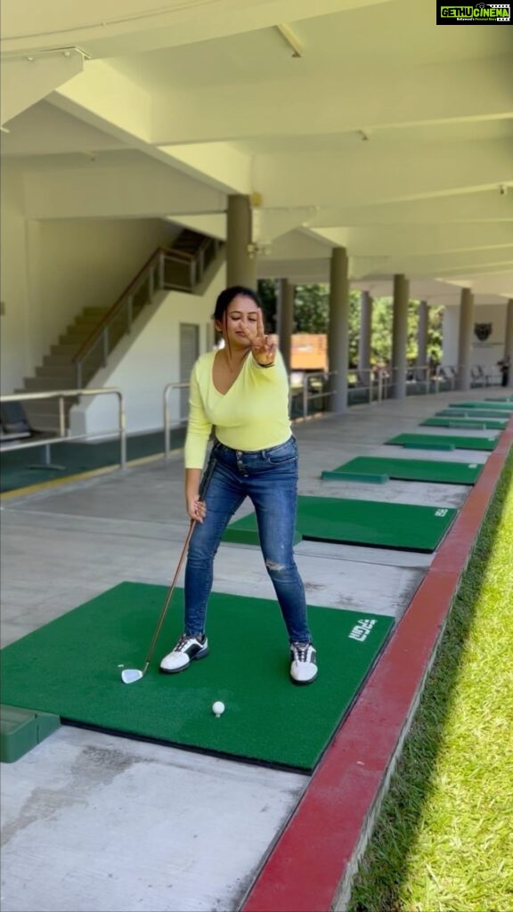 Farina Azad Instagram - Learning golf ! #malaysia #malaysiatrending #malaysiandiaries🇲🇾