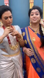 Farina Azad Instagram - Vada garba dosa garba with the women herself! 
@radha.s.k