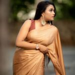 Farina Azad Instagram – Konjam gundu dha aiten pola 😕. 
Comment your weight loss tips for me plzzz