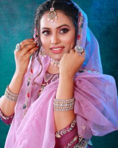 Farina Azad Instagram - Eid mubarak ❤️

Hair & make-up : @makeoverbykalpana
Photography : @yazhphotography 
Jewellery : @gold_copy1486
Costume : @shringartrends
Studio : @shotstocks.io
