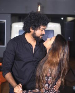 Farina Azad Instagram - Single pasanga mingle aaga vaalthukkal from us! 

Happy valentines day everyone @rubaidh