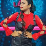 Farina Azad Instagram - Hey guys im hosting a new show for @zeetamizh Do watch TAKKAT TAKKAR On Sundays at 8.30pm Picture @suresha_3