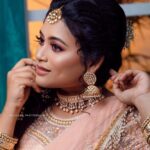 Farina Azad Instagram - In frame @farina_azad_official Outfit @sajna_bridal_wear_designer Muah @preethiartistry Photography @shadowsphotographyy @ajay_shadowsphotography Jewellery @new_ideas_fashions Flowers @blossom_bridal_flowers