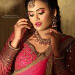 Farina Azad Instagram - Mua - @sushi_the_makeover_artistry Jewelry - @aishubridal_jewellery Photography - @yeskay_studioz @kamaleshphotography_ Cinematography - @samjeremiahj Location - @istills_studio Outfit @sajna_bridal_wear_designer