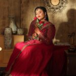 Farina Azad Instagram - Mua - @sushi_the_makeover_artistry Jewelry - @aishubridal_jewellery Photography - @yeskay_studioz @kamaleshphotography_ Cinematography - @samjeremiahj Location - @istills_studio Outfit @sajna_bridal_wear_designer