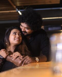 Farina Azad Instagram - Single pasanga mingle aaga vaalthukkal from us! 

Happy valentines day everyone @rubaidh
