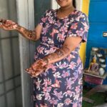 Gayathri Yuvraaj Instagram - 😜😜 Mehendi @aravinth_mehendi_makeup Outfit @preethi.shapewear.in @joshapp.tamil @officialjoshapp #joshmeinaaja #babyshowers #gettingready #mehndidesign