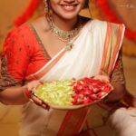 Gayathri Yuvraaj Instagram - “Nothing can dim the light that shines from within ✨ 🧡 Makeup @elegant_bridalstudio Saree @my Athai gift Blouse @elitebridalstore Jewel @aaryaah_designs Photography @weddingsby_gk Retouch @editors_desktop #onamcelebration #onam2023🌼🌼🌸