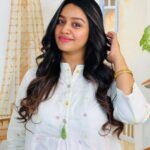 Gayathri Yuvraaj Instagram - Building a positive attitude begins with having confidence in yourself. My new hair looks @dessangechennai