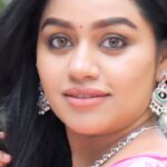 Gayathri Yuvraaj Instagram - 💕💕கோகிலமே நீ குரல் கொடுத்தால் உன்னை கும்பிட்டுக் கண்ணடிப்பேன் கோபுரமே உன்னைச் சாய்த்துக்கொண்டு உந்தன் கூந்தலில் மீன் பிடிப்பேன்💕💕 MAUH : myself 🤗 Saree : @trendies_attire Hairstyle : @fjmakeover31 Shot by : @swetha22_photography