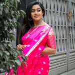 Gayathri Yuvraaj Instagram - மோகங்கள் என்னும் கண்ணன் தேரிலே தாகங்கள் இன்பக் கள்ளில் ஊறுதே 💕 MAUH : myself 🤗 Saree : @trendies_attire Hairstyle : @fjmakeover31 Shot by : @swetha22_photography