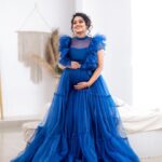 Gayathri Yuvraaj Instagram - You never understand life until it grows inside of you. Eagerly awaiting ❤️❤️ Makeup @profile_makeover Hairstyle @mani_stylist Photographer @dilipkumar_photography Jewel @new_ideas_fashions Dress & location @artista_propshop #pregnancyphotoshoot #7month #couplesgoals
