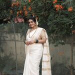Gayathri Yuvraaj Instagram - 🌼🌸🌼 Makeup @elegant_bridalstudio Saree @kaarigai.sarees Blouse @elitebridalstore Jewel @new_ideas_fashions Photography @weddingsby_gk Retouch @editors_desktop