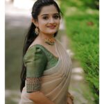Gopika Anil Instagram - Let the onam festivities begin! 🌸🌸 Beautiful bottle green dhavani designed by @thanz_muhammed @thanzscouture ♥️ Jewellery @amyra_rental_jewels♥️ 📸 @sarathsanilphotography 🥰 . #onamcelebrationbegins #onam2023 #traditionallook #keralite #malayali #thanzcouture #amyrajewels #dhavani #halfsaree #pictiteofthefay #ootd #ethnicwear