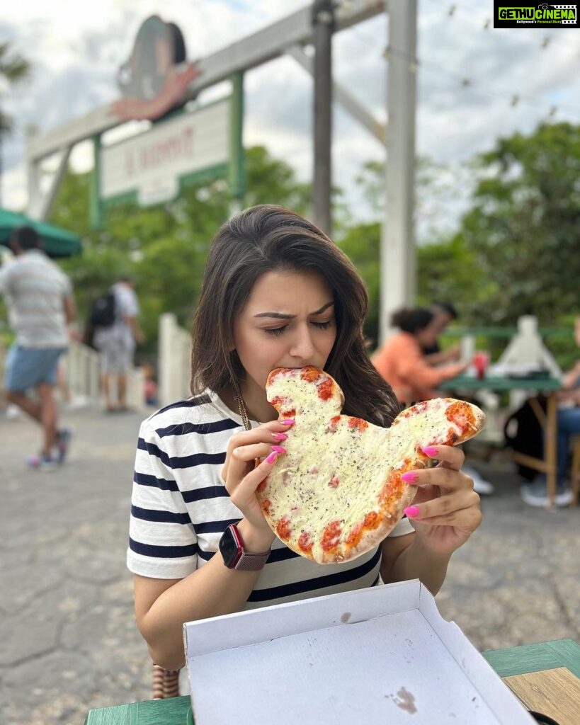 Hansika Motwani Instagram - I'd hate to keep Mickey waiting, so I must go eat now 😬 Disneyland Paris