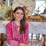 Hansika Motwani Instagram - happy Ganesh Chaturthi 🙏🏻🌺