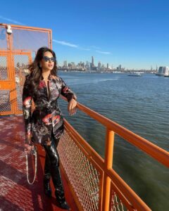 Harnaaz Kaur Sandhu Instagram - First ferry trip and some delicious Thai food @pinto_nyc All about yesterday✨🗽 @missuniverse @missdivaorg

Ensemble by - @rockystarofficial @rockystar100
Earrings - @isharya
Overcoat - @weareperona