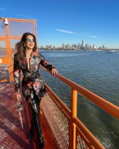 Harnaaz Kaur Sandhu Instagram - First ferry trip and some delicious Thai food @pinto_nyc All about yesterday✨🗽 @missuniverse @missdivaorg

Ensemble by - @rockystarofficial @rockystar100
Earrings - @isharya
Overcoat - @weareperona