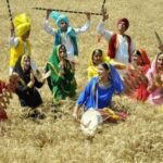 Hema Malini Instagram - It is the Harvest season now. Tamizh Puthandu (New year), Baisakhi (Punjab), Bihu (Assam) and Pohela Baisakh or Naba Barsha (Bengal) are some of the festivals celebrated. Wish you all a wonderful festival month🙏 #festiveseason #festivals #tamizhputhandu #bihu #nababarsho #india #festivalsofindia #harvestseason