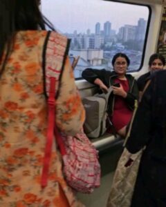 Hema Malini Instagram - After my metro experience, decided to go by auto from DN Nagar to Juhu & that too was fulfilled. Landed by auto at my house & the dazed security could not believe their eyes! All in all, a wonderful, pleasurable experience for me! 
In the metro with the public👇

#metro #metroride #travelinmetro #happyridings
