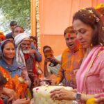 Hema Malini Instagram - With much enthusiasm I celebrated Holi with the District officials and people of Mathura-Vrindavan. #celebration #holi #happyholi #mathura #vrindavan #holicelebration2023